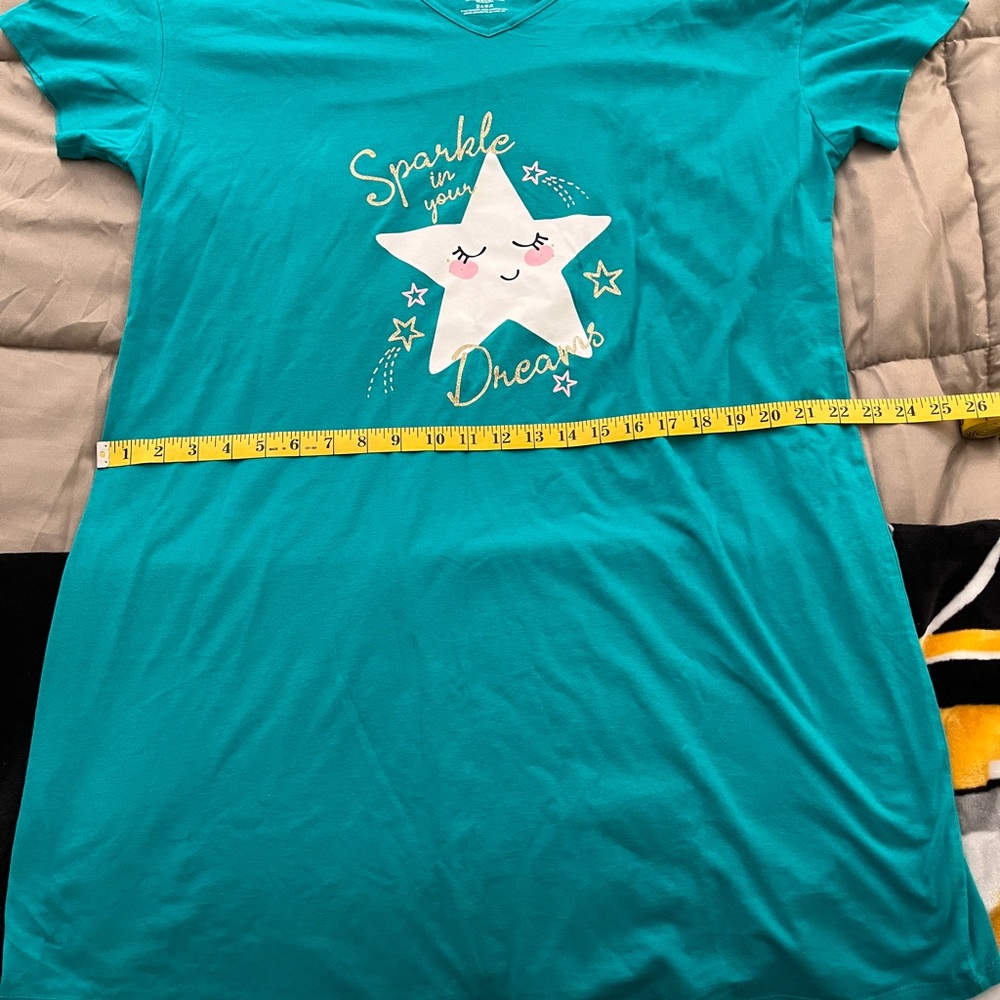 Woman’s long nightshirt - Picture 8 of 10